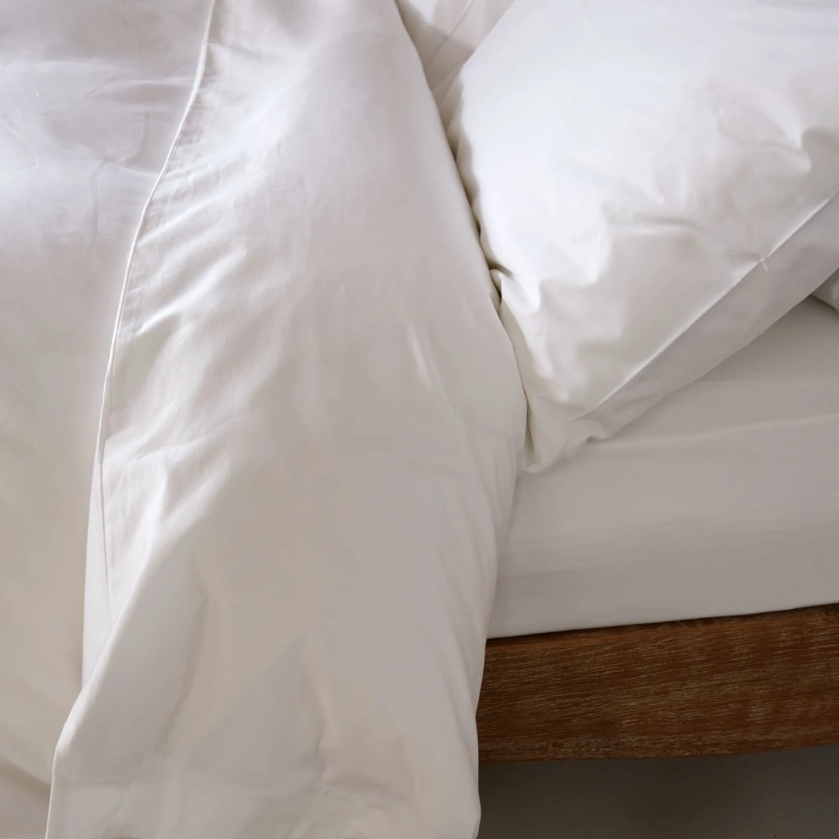 White 300TC Easycare Cotton With Tencel Superking 40cm Fitted Sheet 1 White 300TC Easycare Cotton With Tencel Superking 40cm Fitted Sheet