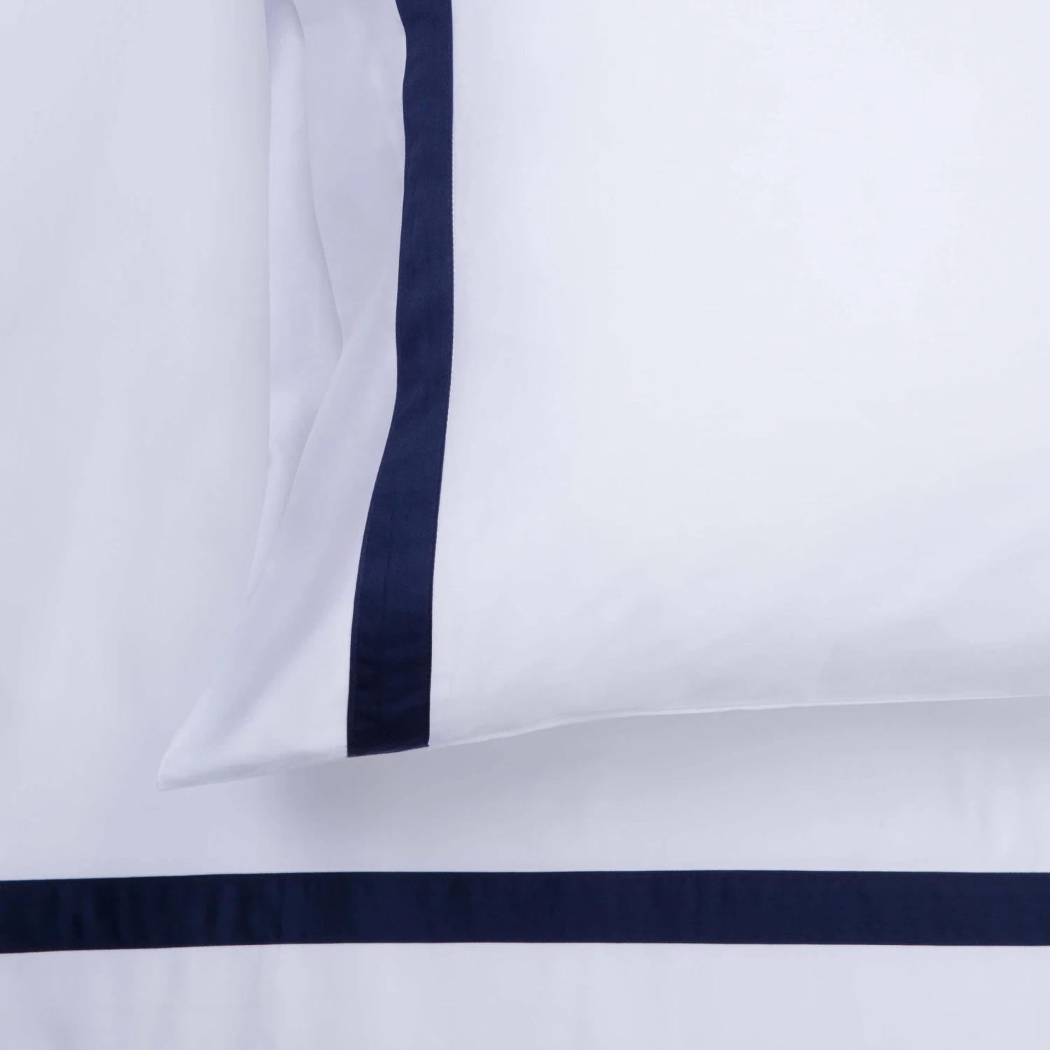 White/Navy 300TC Colour Border Cotton Double Duvet Cover 5 White/Navy 300TC Colour Border Cotton Double Duvet Cover - Image 5