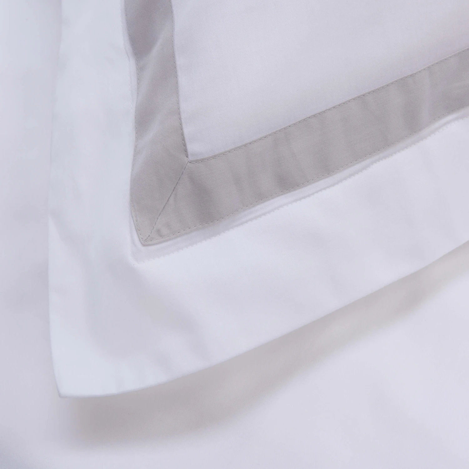 White/Light Grey 300TC Colour Border Cotton Single Flat Sheet 3 White/Light Grey 300TC Colour Border Cotton Single Flat Sheet - Image 3