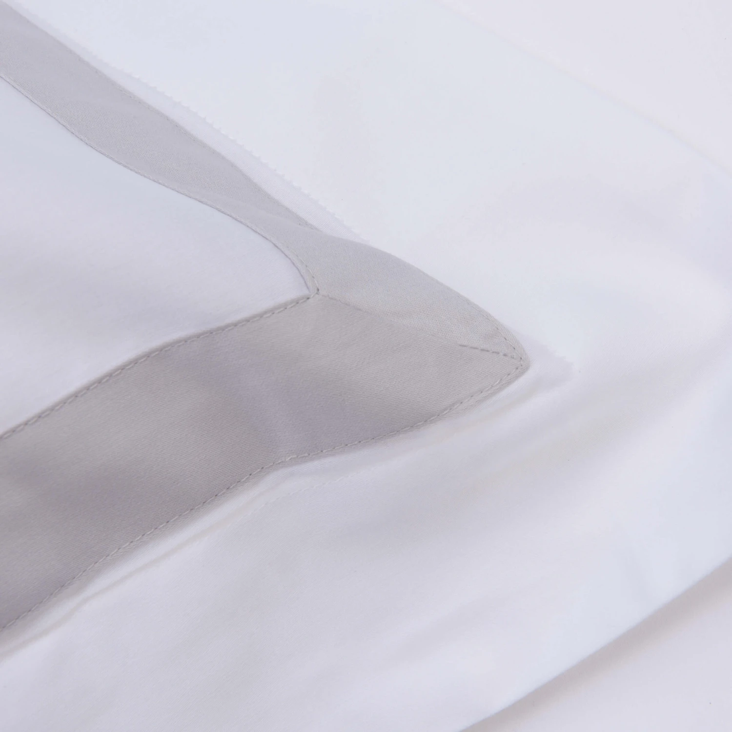 White/Light Grey 300TC Colour Border Cotton King Size Flat Sheet 2 White/Light Grey 300TC Colour Border Cotton King Size Flat Sheet - Image 2