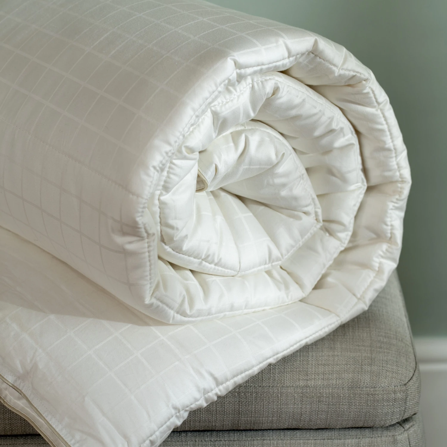 All Seasons Soft As Down Microfibre With Silk Double Duvet - Warm (Summer + Spring/Autumn Warmth) 4 All Seasons Soft As Down Microfibre With Silk Double Duvet - Warm (Summer + Spring/Autumn Warmth) - Image 4