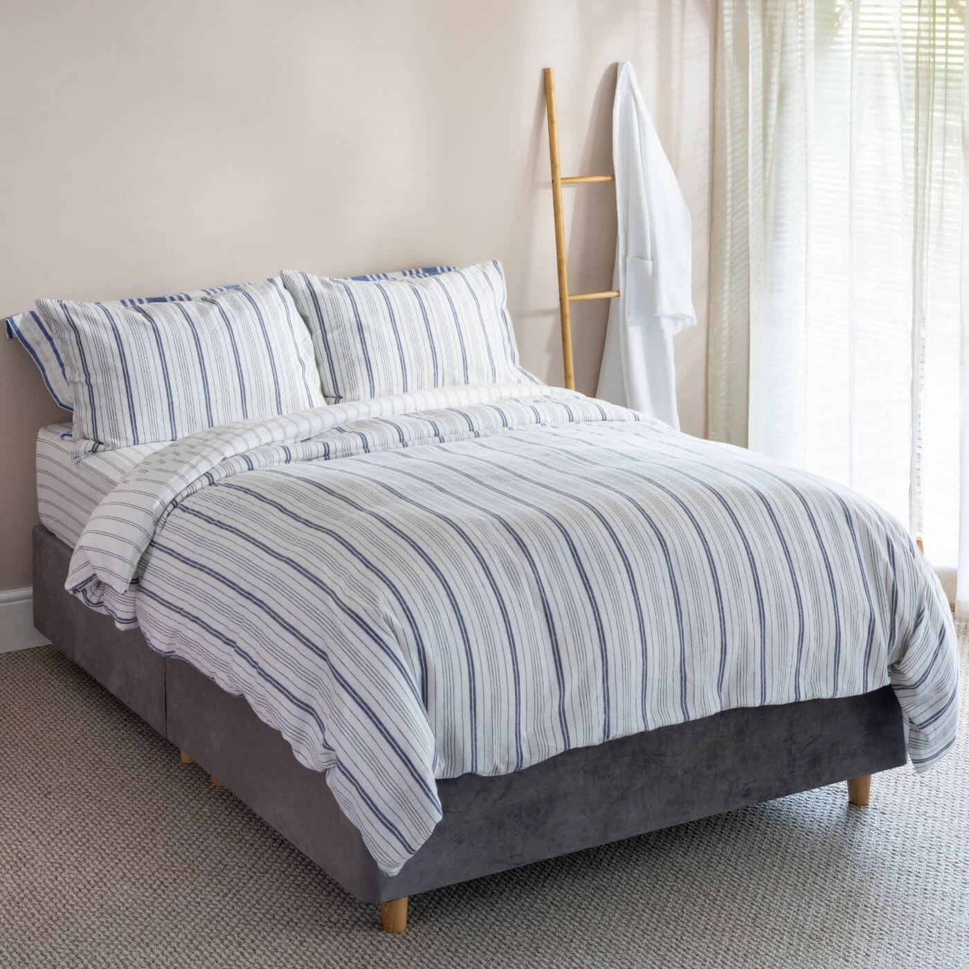 Navy/White Fine Stripe Linen & Cotton Blend Superking Duvet Cover 7 Navy/White Fine Stripe Linen & Cotton Blend Superking Duvet Cover - Image 7