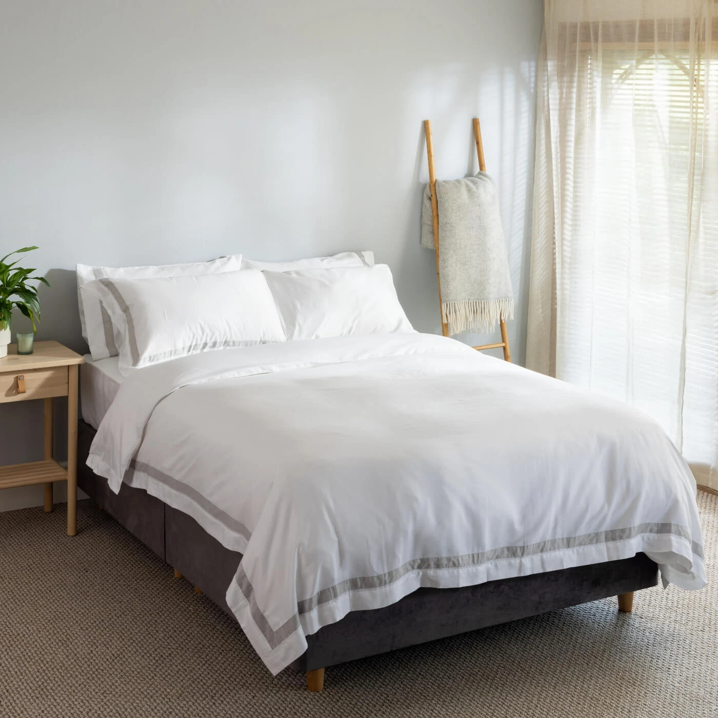 White 300TC Colour Border Cotton Double 40cm Fitted Sheet 2 White 300TC Colour Border Cotton Double 40cm Fitted Sheet - Image 2