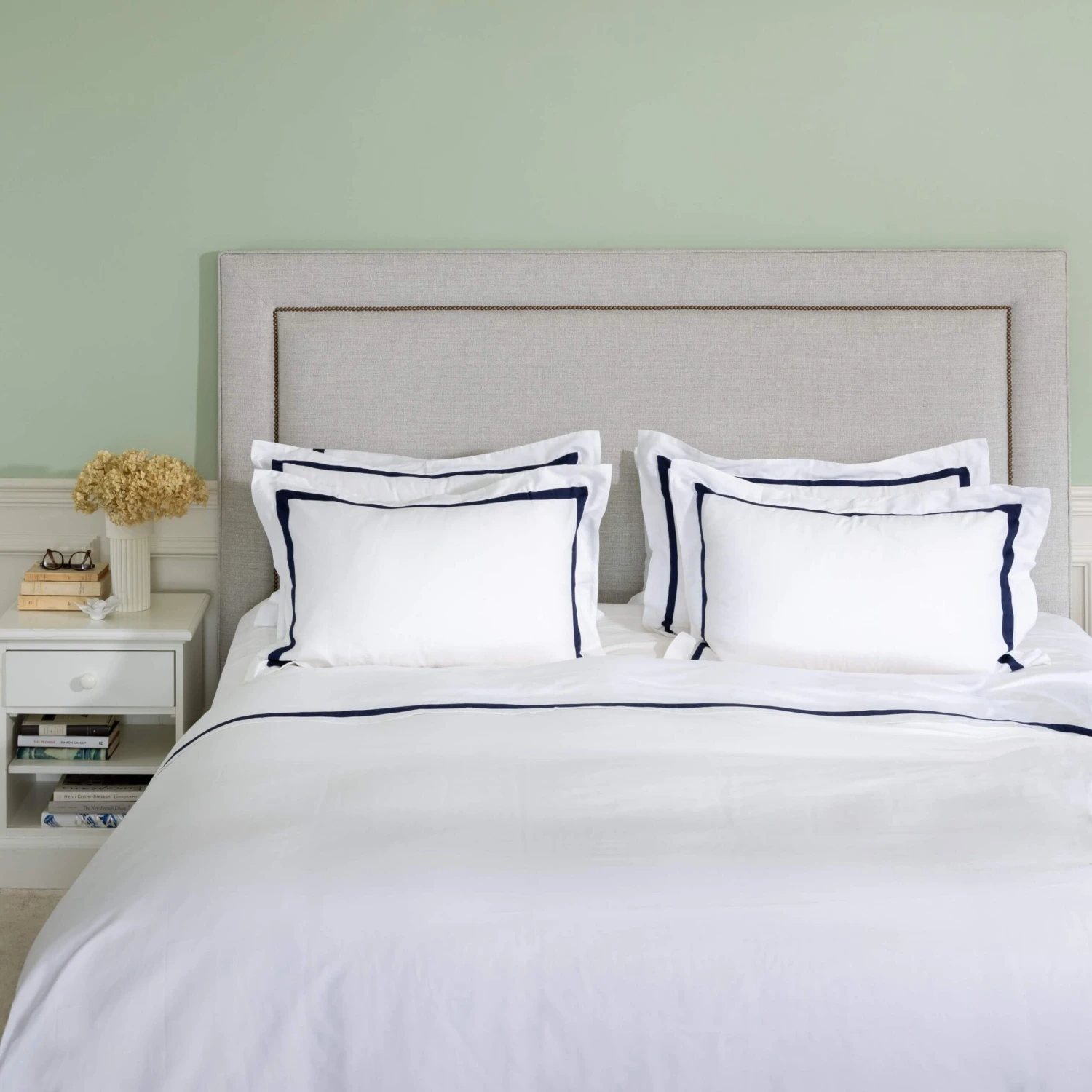 White/Navy 300TC Colour Border Cotton Double Duvet Cover 2 White/Navy 300TC Colour Border Cotton Double Duvet Cover - Image 2