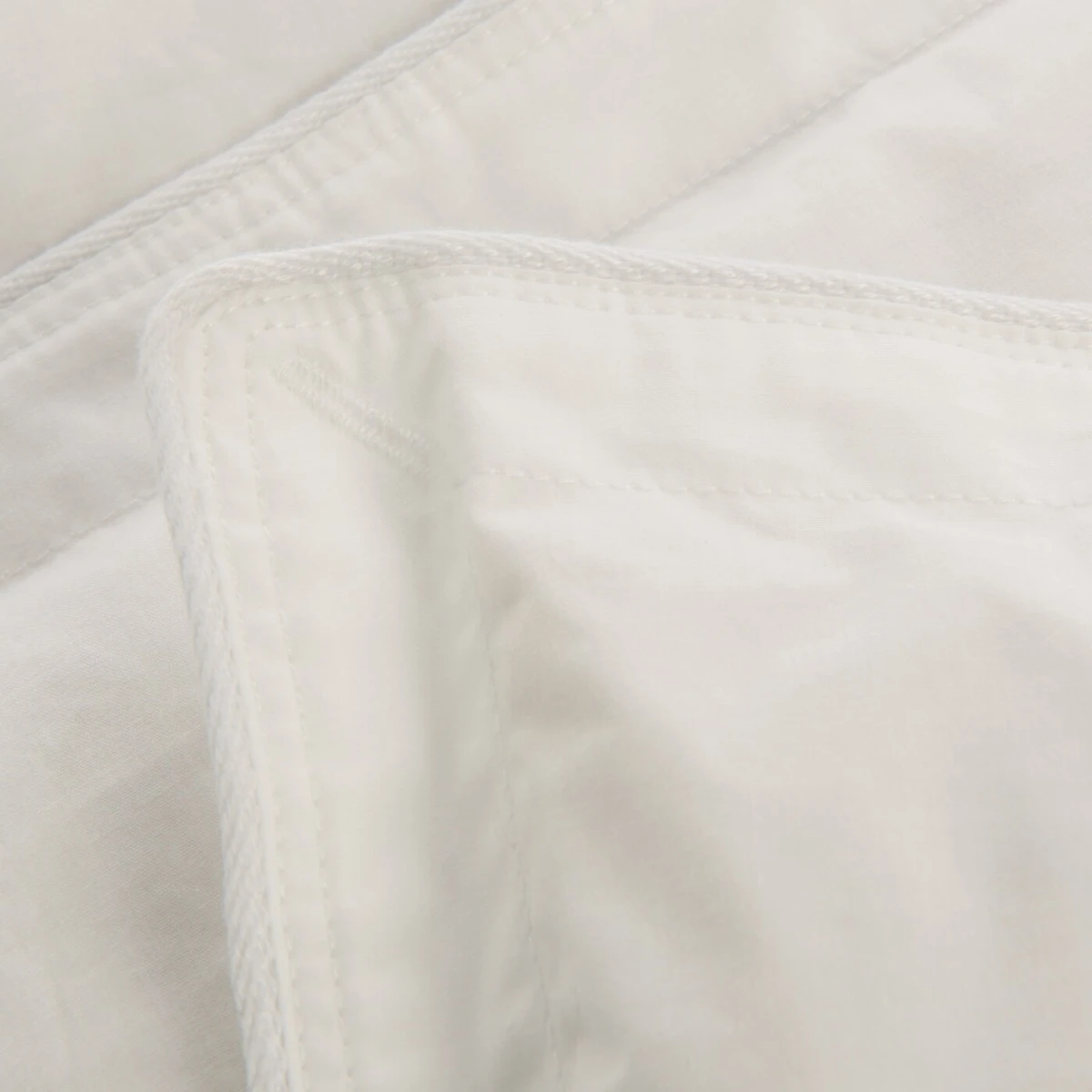 All Seasons 80% Recycled Down King Size Duvet - 13.5 Tog (4.5 + 9.0 Tog) 4 All Seasons 80% Recycled Down King Size Duvet - 13.5 Tog (4.5 + 9.0 Tog) - Image 4